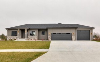 522 Walnut Dr, Huxley, IA 50124