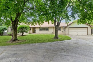 16212 W Gages Lake Rd, Libertyville, IL 60048