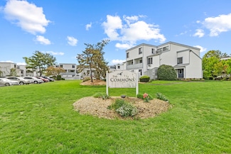 18 Hamre Ln Unit B, Branford, CT 06405