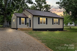 1055 Laurel Ave, Lancaster, SC 29720