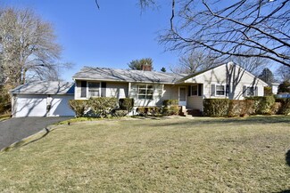 173 W Hawthorn St, North Dartmouth, MA 02747