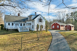 475 Governor Wentworth Hwy, Wolfeboro, NH 03894