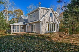 11 Olivers Ln, Mattapoisett, MA 02739