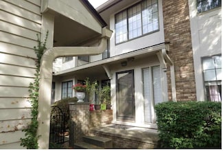 6900 Pebble Creek Woods Dr, West Bloomfield Township, MI 48322
