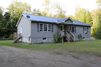 2860 Searles Rd, North Troy, VT 05859
