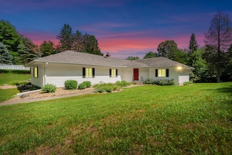 22100 N Uldriks Dr, Battle Creek, MI 49017