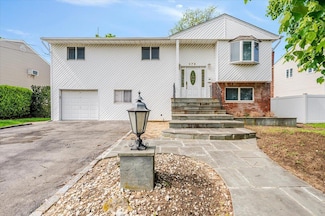 378 W Waukena Ave, Oceanside, NY 11572