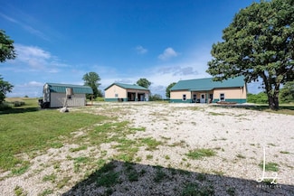 1912 Bronco St, Sedan, KS 67361