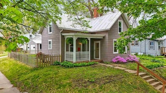 903 S Van Buren St, Iowa City, IA 52240