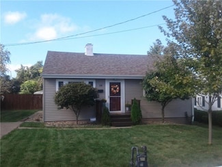 10 Columbus Dr, Monessen, PA 15062