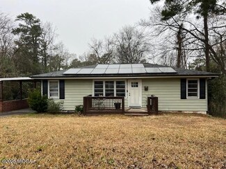 556 Rogers Dr, Macon, GA 31204