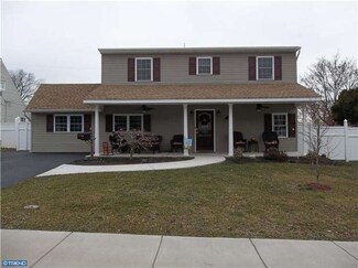 54 Huckleberry Ln, Levittown, PA 19055