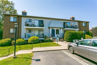 26-6 Great Wood Ct, Fairport, NY 14450