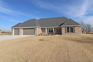 5 Oaklawn Dr, Ramona, OK 74061