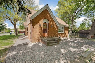 1833 7th St, East Moline, IL 61244