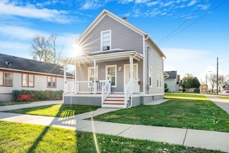 654 Grace St, Elgin, IL 60120