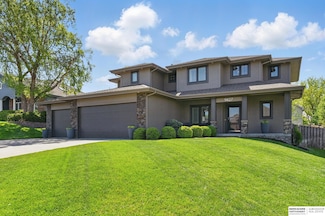 9427 Park View Blvd, La Vista, NE 68128