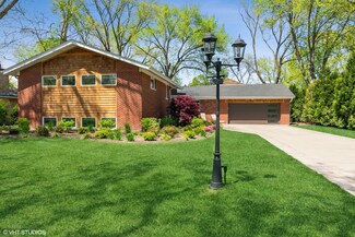 705 Sycamore Ln, Glencoe, IL 60022