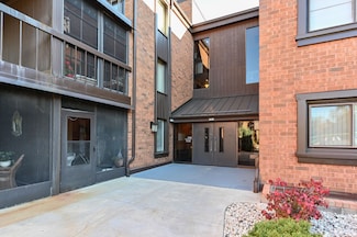 5200 S Tuckaway Blvd Unit 110, Milwaukee, WI 53221