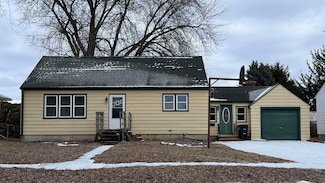 11 W Gardner St, New Hampton, IA 50659