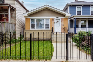 2140 N Tripp Ave, Chicago, IL 60639
