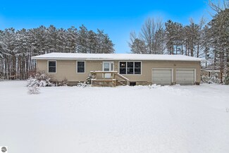 2339 Conetree Rd, Traverse City, MI 49685