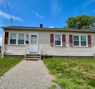17 Oakland Ct, Groton, CT 06340