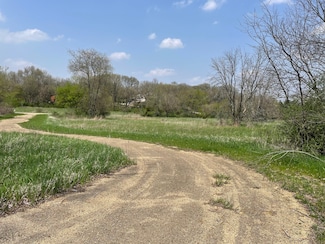 203 Flambeau Ln, Dixon, IL 61021
