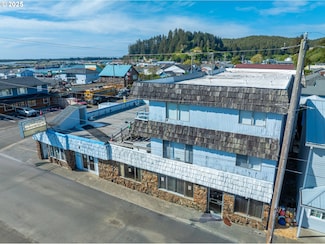 115 8th St, Winchester Bay, OR 97467
