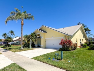450 Countryside Dr, Naples, FL 34104