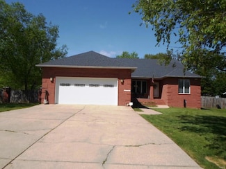 3001 Charlton Ln, Poplar Bluff, MO 63901