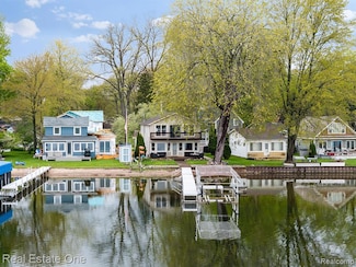 4825 Downing Dr, Pinckney, MI 48169