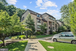 1662 Parkcrest Cir Unit 201, Reston, VA 20190