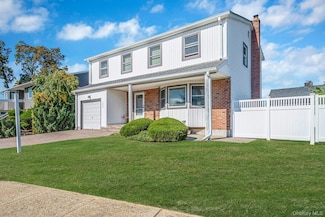 2595 Castle Ct, North Bellmore, NY 11710