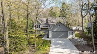 2333 Eagle Dr, Holland, MI 49424