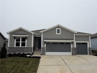 4624 SW Robinson Dr, Raymore, MO 64083