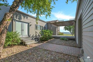 4912 Lakewood Dr, Manhattan, KS 66503