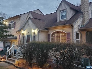 27 Grandview Dr, Wayne, NJ 07470