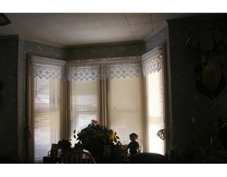 12 Prospect St, Templeton, MA 01436