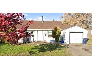 2260 D St, Springfield, OR 97477