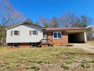 1020 26th St NE, Hickory, NC 28601