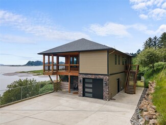 182 Robert Gray Dr SW, Ilwaco, WA 98624