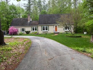 3 Dove St, Wolfeboro, NH 03894