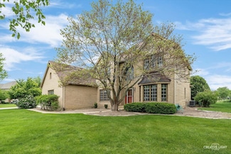 541 Clover Dr, Algonquin, IL 60102