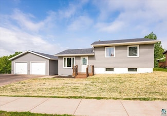 135 Edison Blvd, Silver Bay, MN 55614