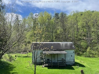 7892 Highway 60, Hurricane, WV 25526