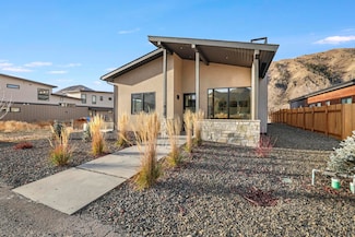 820 N 1st Ave, Hailey, ID 83333