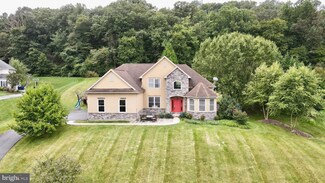7 Stingray Dr, Reading, PA 19608