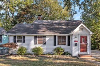 2126 Springmont Ave, Kalamazoo, MI 49008