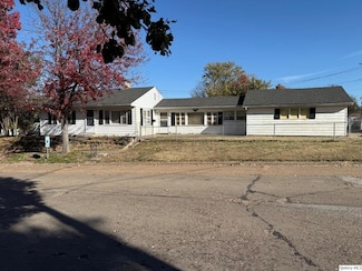 1005 S 5th St, Quincy, IL 62301